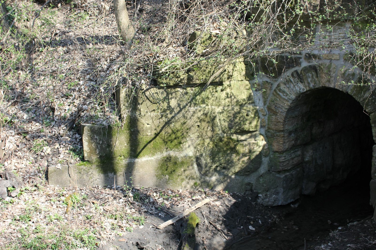 Northwest wing wall